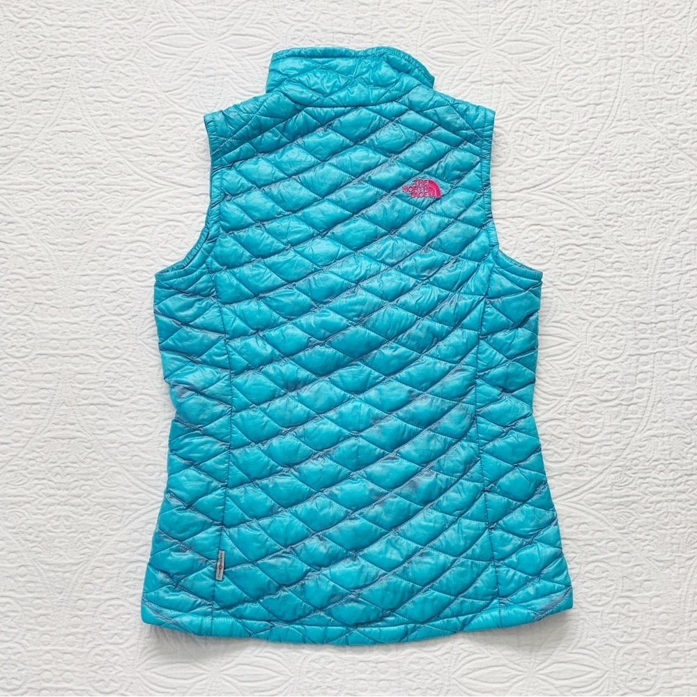The North Face Women's Thermoball Puffer Vest,‎ Blue / Pink - Picture 2 of 4